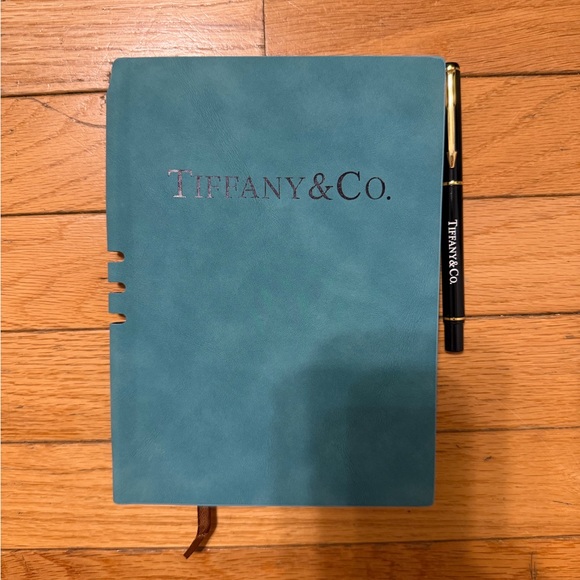 Tiffany & Co. Cream Journal comes with a Pen and a Matching Card Mirror Wallet - Picture 4 of 9